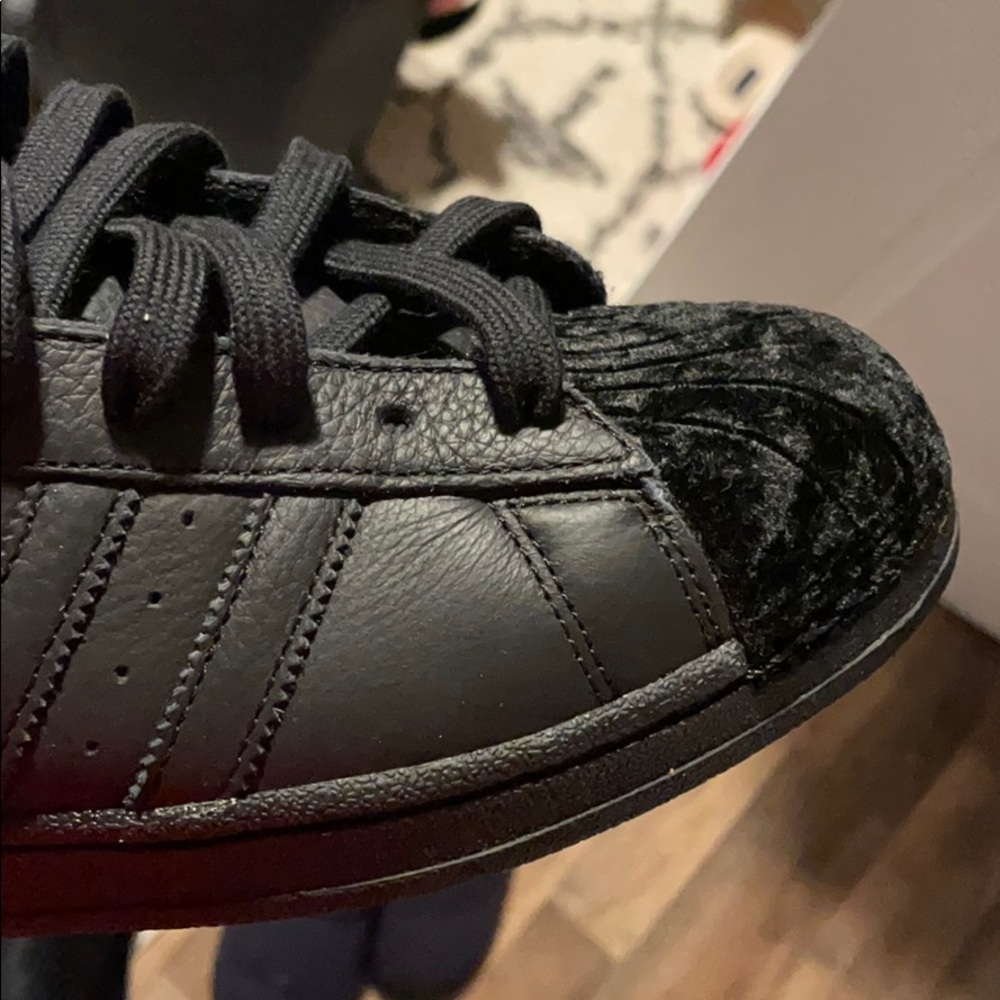 Men’s adidas velvet shell toe